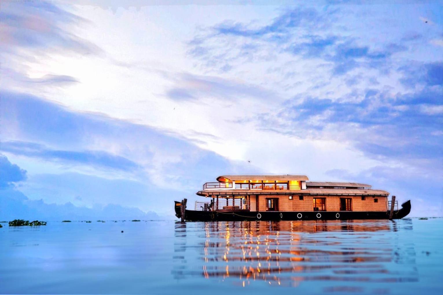 Indraprasthamlakecruise Alappuzha ภายนอก รูปภาพ